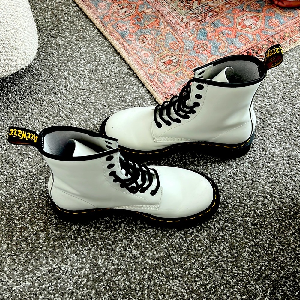Dr Martens boots! The original in white!